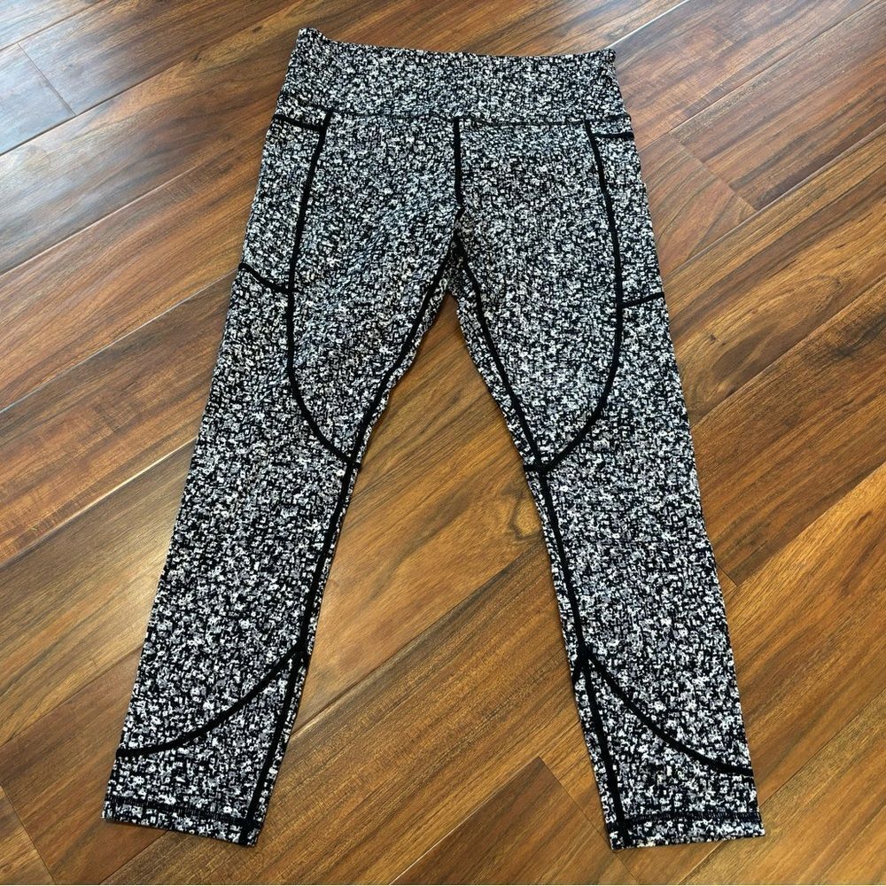 Zyia Active Black Pocket Mosaic Soft n Snug Mid Rise Patterned crop Leggings